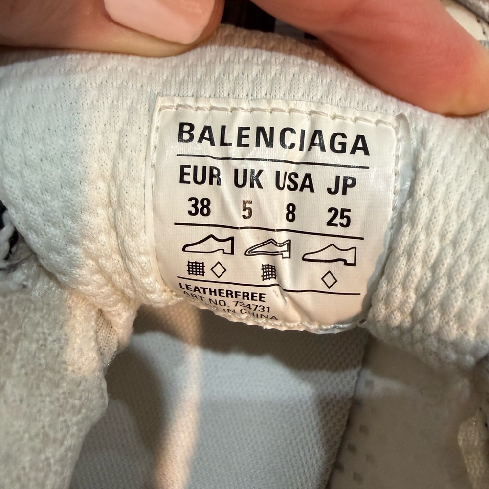 Balenciaga White and Black Sneakers Distressed Chunky Design size 38, fits 38.8 - Picture 13 of 13